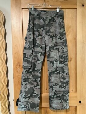 Abercrombie Camo Cargo Pants Size 26/2R